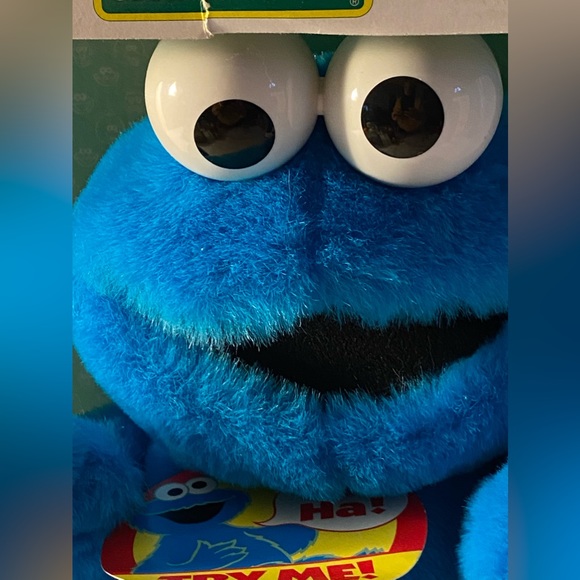 90s Tickle Me TALKING Cookie Monster
Tyco Sesame Street 1997 plush AS IS case - Picture 3 of 15